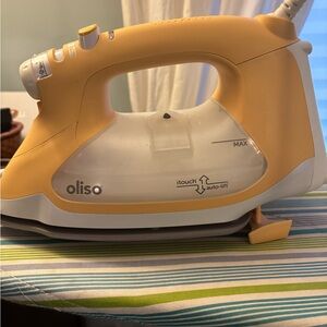 Oliso 1600 Pro Auto-Lift Steam Iron — Yellow